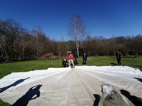 Montage des tipis chez grand ours chaman