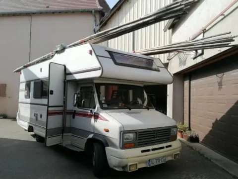 Montage des tipis chez grand ours chaman