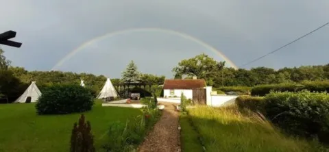camps d'été chez grand ours Tipis insolites chez Grand Ours Chaman