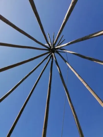 Montage des tipis chez grand ours chaman