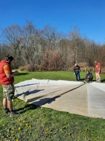 Montage des tipis chez grand ours chaman