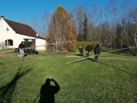 Montage des tipis chez grand ours chaman