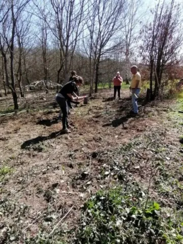 Montage des tipis chez grand ours chaman