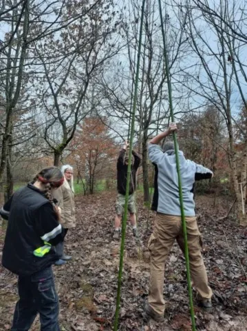 Construction hutte de sudation grand ours chaman