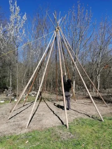 Montage des tipis chez grand ours chaman